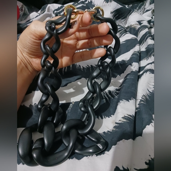 Women Black Chuncky chain necklace - Picture 2 of 4